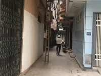 Nhà đẹp Đống Đa nhỉnh 1 tỷ cách phố 30m, ở luôn, khu trung tâm. Nhà đẹp Đống Đa nhỉnh 1 tỷ cách phố 30m, ở luôn, khu trung tâm.