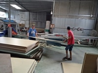 Cắt ván gia công dán chỉ cạnh gỗ công nghiệp Cắt ván gia công dán chỉ cạnh gỗ công nghiệp