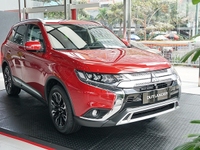Outlander 2020,7 chỗ,góp 90%,6l/100km,LH Lê Nguyệt nhận ưu đãi vàng Outlander 2020,7 chỗ,góp 90%,6l/100km,LH Lê Nguyệt nhận ưu đãi vàng