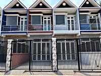 Bán nhà phố 1 trệt, 1 lầu ngay chợ Hưng Long giá 400 triệu/căn Bán nhà phố 1 trệt, 1 lầu ngay chợ Hưng Long giá 400 triệu/căn