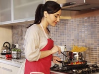 Tuyển người giúp việc nhà gia đình ăn ở lại tại nhà và làm việc gắn bó Tuyển người giúp việc nhà gia đình ăn ở lại tại nhà và làm việc gắn bó