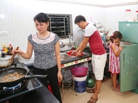 Cần 1 người giúp việc nhà, 1 chăm sóc ông bà và 1 người chăm em bé cho Cần 1 người giúp việc nhà, 1 chăm sóc ông bà và 1 người chăm em bé cho