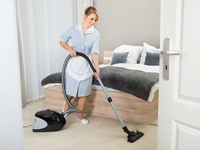 Nhà cần tìm 1 người chăm bà 1 người giúp việc nhà 1 người giữ em bé Nhà cần tìm 1 người chăm bà 1 người giúp việc nhà 1 người giữ em bé