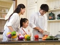 Gia đình cần tìm người giúp việc hiền lành, 1 người giữ trẻ và 1 nữ gv Gia đình cần tìm người giúp việc hiền lành, 1 người giữ trẻ và 1 nữ gv
