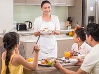 Cần 2 Người Giúp Việc Nhà, 1 Chăm Em Bé Cần 2 Người Giúp Việc Nhà, 1 Chăm Em Bé