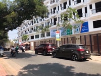 Cần tiền bán gấp căn nhà phố mặt tiền kinh doanh .Đường 20m. Cần tiền bán gấp căn nhà phố mặt tiền kinh doanh .Đường 20m.
