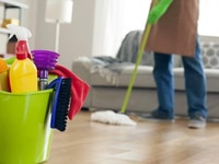 Cần tìm 2 người giúp việc nhà 1 giữ em bé 1 chăm người già Cần tìm 2 người giúp việc nhà 1 giữ em bé 1 chăm người già