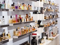 Tuyển 2 nam / nử bán hàng tại shop thời trang Tuyển 2 nam / nử bán hàng tại shop thời trang