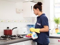 Cần gấp 1 người giúp việc nhà ăn ở lại tại nhà Cần gấp 1 người giúp việc nhà ăn ở lại tại nhà