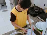 Cần gấp 1 người giúp việc nhà bao ăn ở lại cần người làm lâu dài Cần gấp 1 người giúp việc nhà bao ăn ở lại cần người làm lâu dài