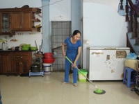 Gia đình cần một cô giúp việc siêng năng Gia đình cần một cô giúp việc siêng năng