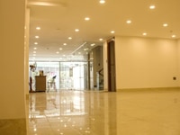 Mặt bằng 125M2, MẶT KÍNH sang trọng, có sẵn máy lạnh, hầm xe- gần chợ Mặt bằng 125M2, MẶT KÍNH sang trọng, có sẵn máy lạnh, hầm xe- gần chợ