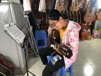 Học guitar đệm hát cho mọi lứa tuổi Học guitar đệm hát cho mọi lứa tuổi