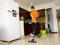 Cần tuyển một nữ giúp việc nhà Cần tuyển một nữ giúp việc nhà