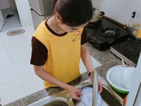 Cần người giúp việc tại nhà tôi và ưu tiên làm lâu dài bao ăn ở lại Cần người giúp việc tại nhà tôi và ưu tiên làm lâu dài bao ăn ở lại