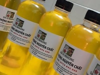 Cung cấp dầu phộng ép nguyên chất cho khách sỉ & lẻ Cung cấp dầu phộng ép nguyên chất cho khách sỉ & lẻ