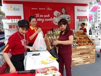 Cần tuyển Nữ lễ tân trên 20 tuổi trực tại quầy Cần tuyển Nữ lễ tân trên 20 tuổi trực tại quầy