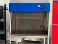 Tủ cấy vi sinh dòng khí thổi đứng Tủ cấy vi sinh dòng khí thổi đứng