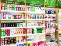 Tuyển 2 nhân viên bán hàng ở quầy Hoá Mỹ phẩm