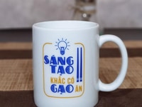 Ly sứ trắng in biểu ngữ hành động Ly sứ trắng in biểu ngữ hành động