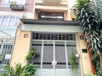 Cho thuê nhà nguyên căn Q1, hẻm lịch sự và yên tĩnh.