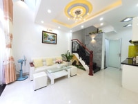 Nhà đẹp đường xe tải - GẦN NGAY MẶT TIỀN - GIÁP Q3 và Q10. Nhà đẹp đường xe tải - GẦN NGAY MẶT TIỀN - GIÁP Q3 và Q10.
