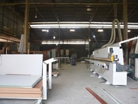 Thợ mộc và phụ gỗ công nghiệp. Thợ mộc và phụ gỗ công nghiệp.