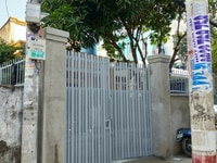 Nhà lô nhì Dương Cát Lợi, Nhà bè. 152 m2. Xe hơi đậu trong sân. Nhà lô nhì Dương Cát Lợi, Nhà bè. 152 m2. Xe hơi đậu trong sân.