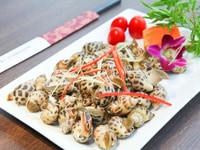 Quán Ốc Trúc tuyển Nam phục vụ Quán Ốc Trúc tuyển Nam phục vụ