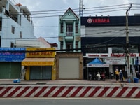 Kẹt tiền cần bán gấp nhà vị trí đẹp mặt tiền Huỳnh Tấn Phát, Quận 7. Kẹt tiền cần bán gấp nhà vị trí đẹp mặt tiền Huỳnh Tấn Phát, Quận 7.