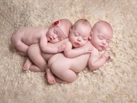 Nhà tôi cần tuyển người giúp việc chăm em bé làm việc ăn ở lại tại nhà Nhà tôi cần tuyển người giúp việc chăm em bé làm việc ăn ở lại tại nhà
