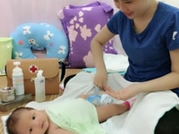 Tôi mới sinh bé được 4 tháng cần gấp một vú nuôi Tôi mới sinh bé được 4 tháng cần gấp một vú nuôi