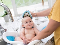 Nhà tôi đang cần một cô chăm bé làm lâu dài Nhà tôi đang cần một cô chăm bé làm lâu dài