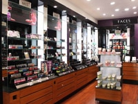 Shop bán nón cần gấp 1 bạn chăm sóc khách Shop bán nón cần gấp 1 bạn chăm sóc khách