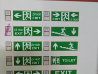 Đền exit YONGJIN dùng để treo báo hướng dẫn thoát hiểm Đền exit YONGJIN dùng để treo báo hướng dẫn thoát hiểm