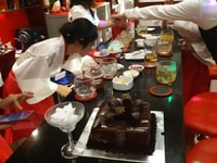 Tuyển nữ phục vụ làm bar Nhật Tuyển nữ phục vụ làm bar Nhật