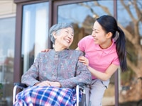 Tìm người chăm bà, lương 9tr, làm lâu dài Tìm người chăm bà, lương 9tr, làm lâu dài