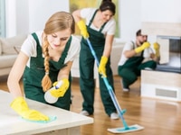 Cần tuyển người chăm bé thật thà và ít hoặc vướng bận gia đình Cần tuyển người chăm bé thật thà và ít hoặc vướng bận gia đình