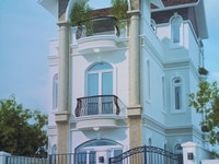 Còn 2 căn biệt thự cổ điển 127m2 đang xây hoàn thiện, tặng nội thất Còn 2 căn biệt thự cổ điển 127m2 đang xây hoàn thiện, tặng nội thất