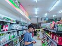 Cửa hàng tiện lợi mini shop cần tuyển nhân viên Cửa hàng tiện lợi mini shop cần tuyển nhân viên