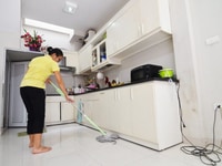 Cần người 2 người làm ở lại, nấu ăn và giúp việc nhà Cần người 2 người làm ở lại, nấu ăn và giúp việc nhà