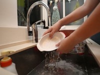 Cần 1 giúp việc, 1 người chăm ông bà, 1 chăm bé bao ăn ở lại tại nhà Cần 1 giúp việc, 1 người chăm ông bà, 1 chăm bé bao ăn ở lại tại nhà