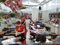 Hớt tóc Thanh Thủy cần Nữ thợ phụ Ráy tai - Gội đầu