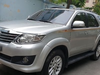 Bán Toyota Fortuner V 2 cầu số tự động đời t12/2013 bạc 1 chủ mới 85% Bán Toyota Fortuner V 2 cầu số tự động đời t12/2013 bạc 1 chủ mới 85%