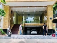 Cho thuê 130m2 tầng 4 nhà 9 tầng ngõ 80 Chùa Láng, mặt tiền 9m