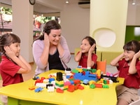 Cần tuyển một người giúp việc nhà một người chăm người già 1 giữ em bé Cần tuyển một người giúp việc nhà một người chăm người già 1 giữ em bé