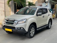 Dư dùng cần ban xe MUX 2018, số sàn, màu trắng Dư dùng cần ban xe MUX 2018, số sàn, màu trắng