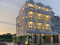 Biệt thự tân cổ điển dt: 300m2, 4 tầng, mặt tiền đường 20m, giá tốt Biệt thự tân cổ điển dt: 300m2, 4 tầng, mặt tiền đường 20m, giá tốt