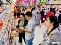 Cửa hàng cần tuyển gấp nhân viên nam nữ bán hàng Cửa hàng cần tuyển gấp nhân viên nam nữ bán hàng