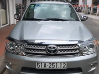 Bán xe Toyota Fortuner 2011, số tự động, màu bạc, giá rẻ
